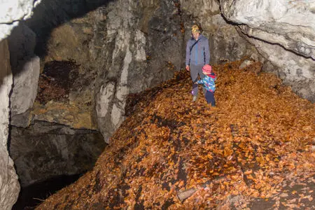 Jaskinia Dziura z dzieckiem