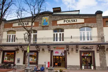 murowany budynek Bazar Polski